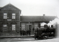 Garvežys Anykščių geležinkelio stotyje ankstyvą 1928 m. pavasarį.