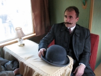 Patogiai vagono salone įsitaisęs kino juostos herojus... Mano nuotrauka.