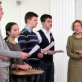 Tremtinių dainas dainuoja A. Vienuolio progimnazijos moksleiviai.