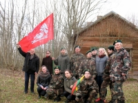 Mūsų balandžio 30-osios rytmečio rikiuotė šalia senosios Trumbatiškio stoties. Mano nuotrauka.